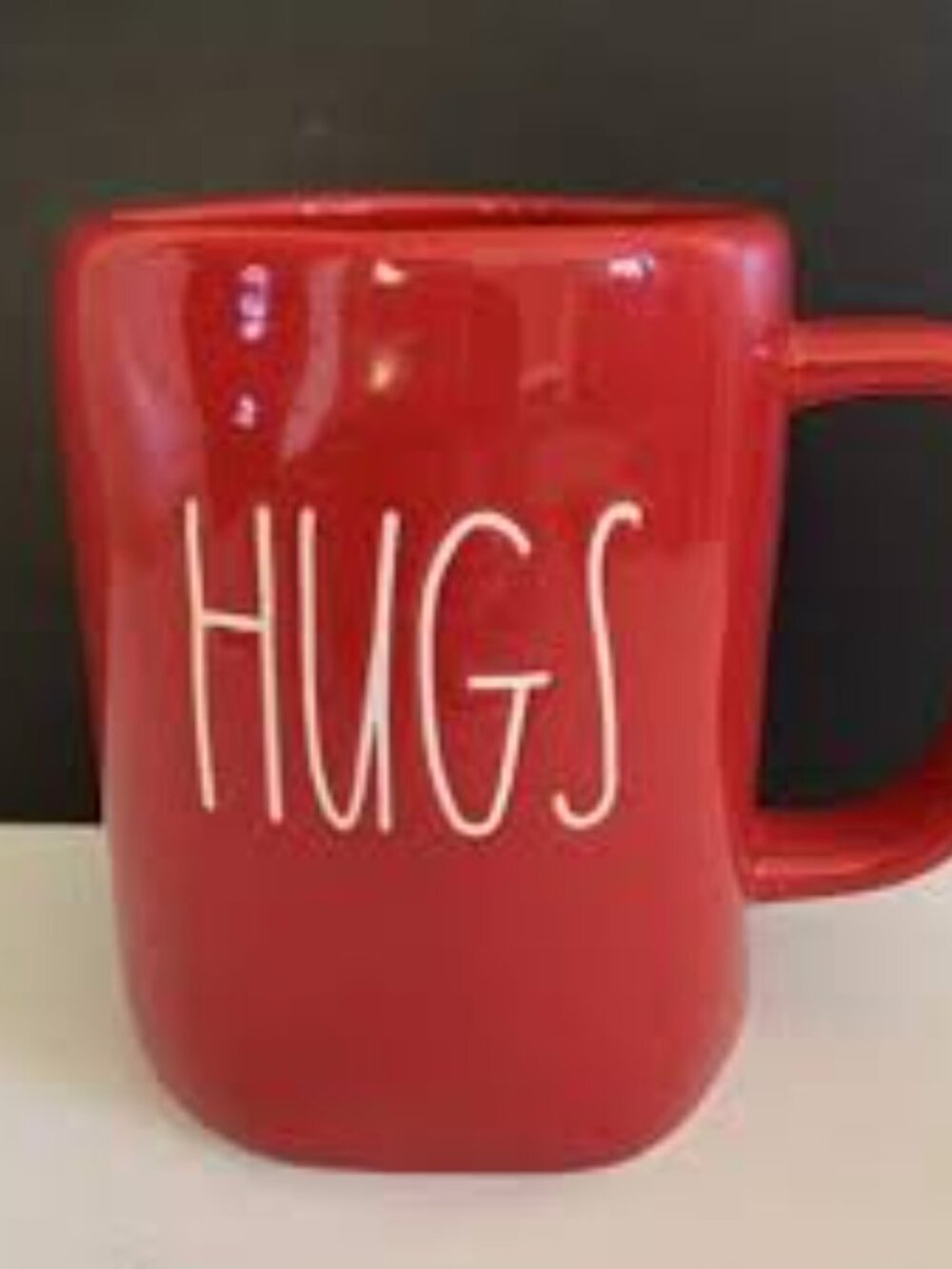 NWOT Rae Dunn HUGS & KISSES Mug